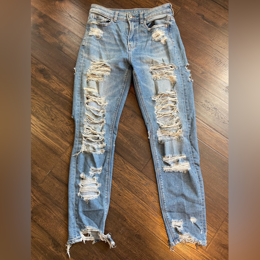 American Eagle 4R Ripped Jeans